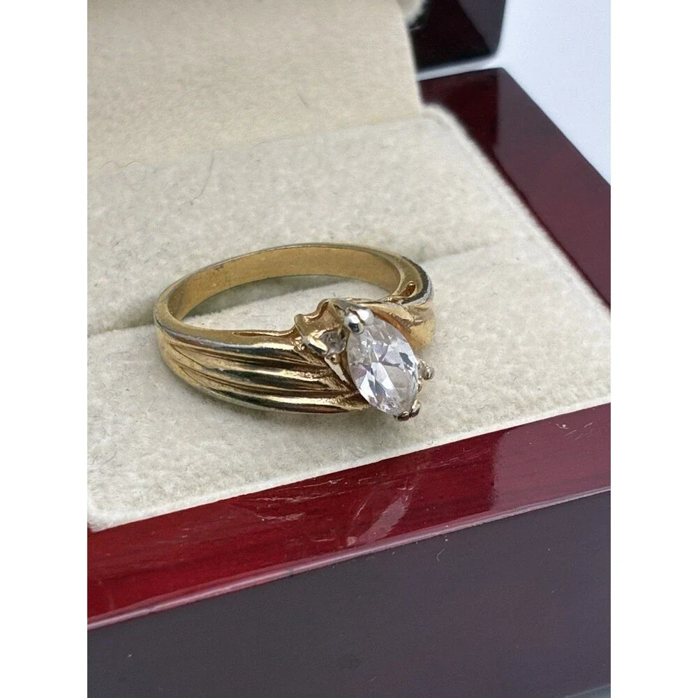 Beautiful Costume Wedding Band Marquise Glass Stone Size 8 Gold Tone
